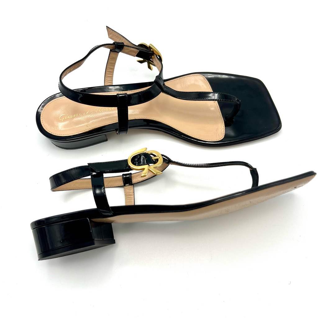 Gianvito Rossi Black Patent Leather Slingback Sandals. Size 40.5 / 10.5